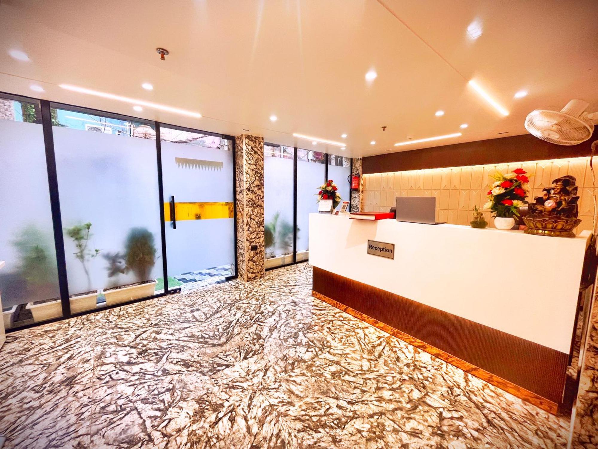 Mehul- A, Luxurious 5 Mint From Railway Station 4* New Delhi