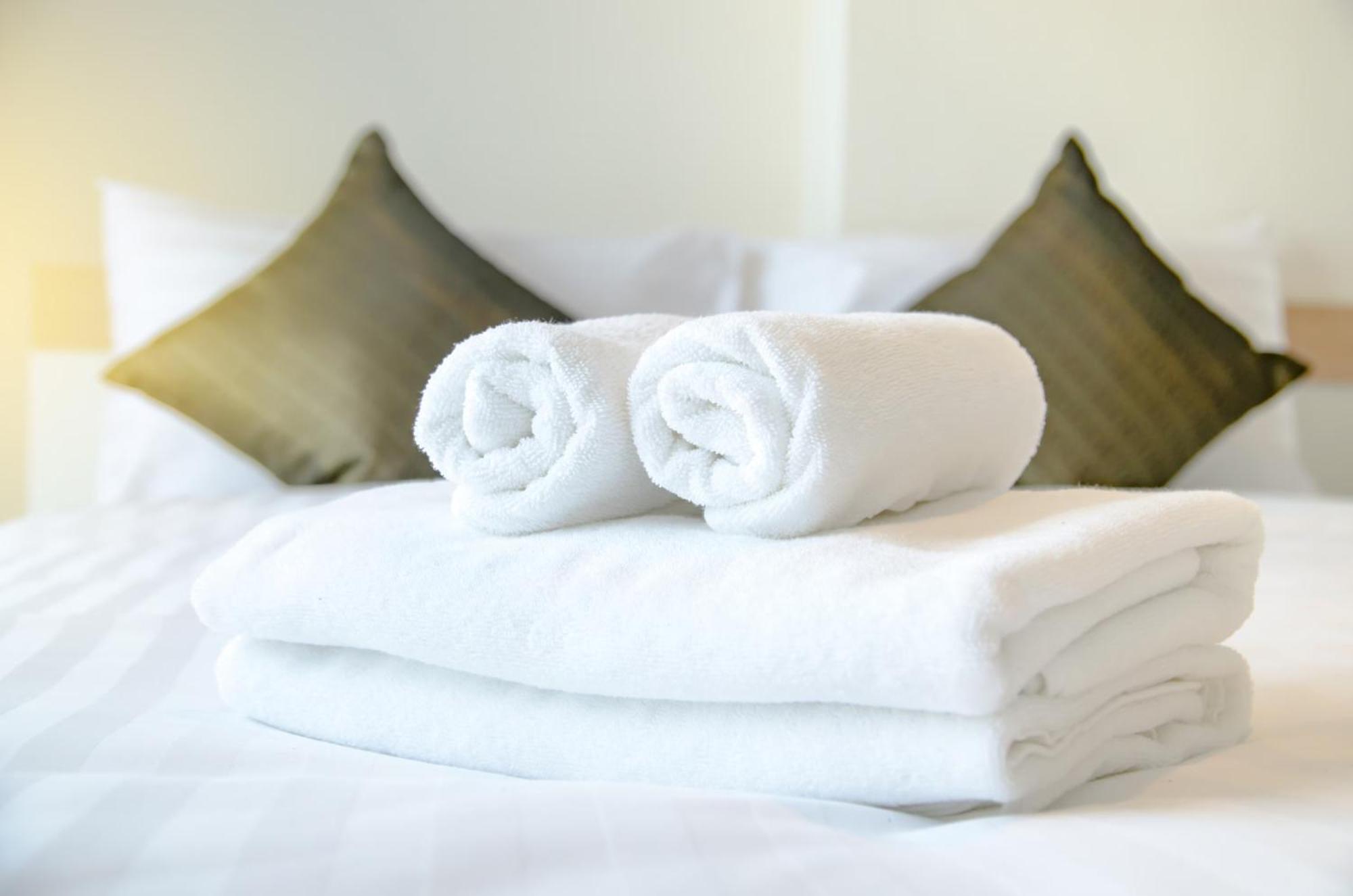 Mehul- A, Luxurious 5 Mint From Railway Station 4*