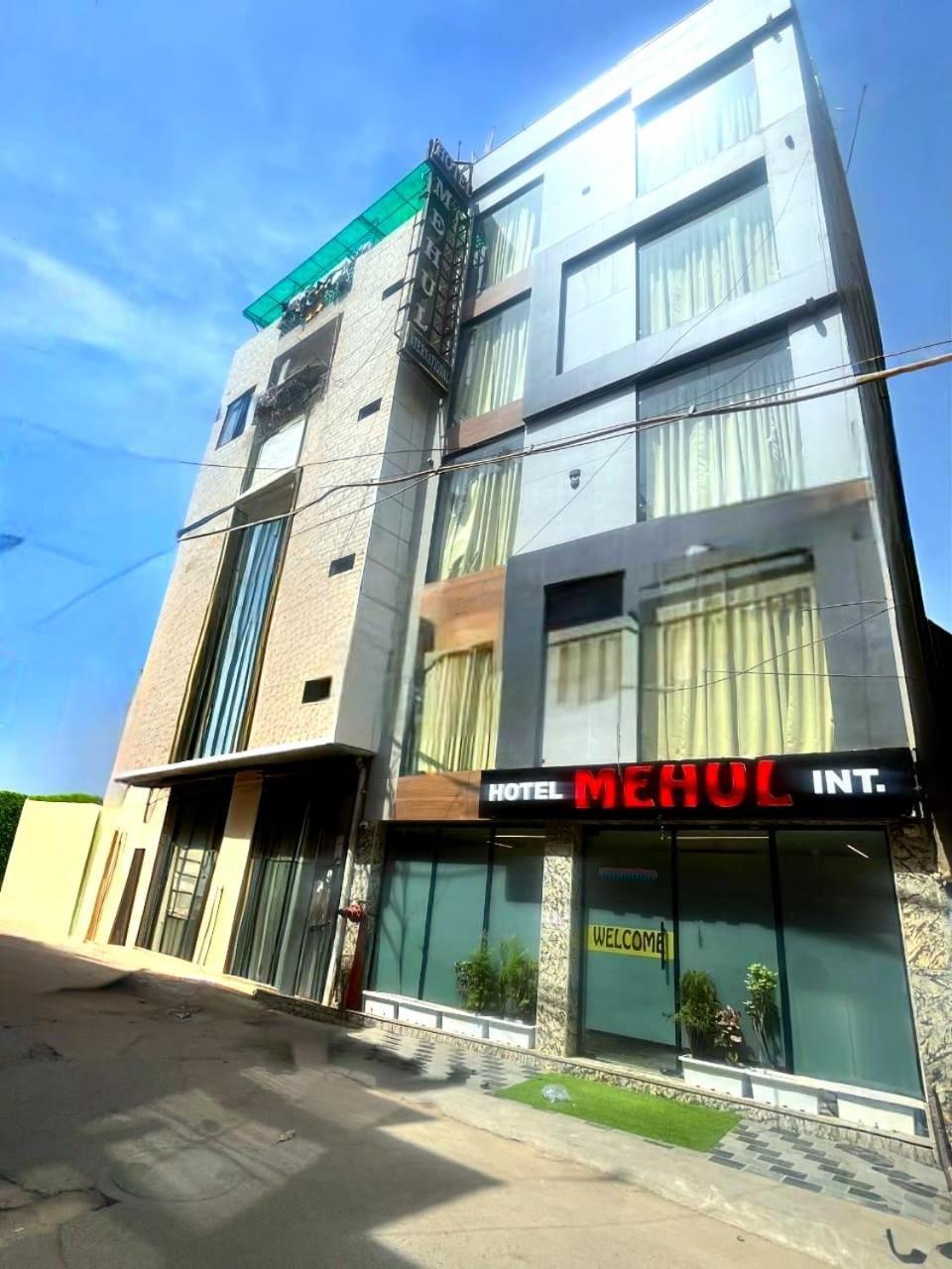 Mehul- A, Luxurious 5 Mint From Railway Station New Delhi