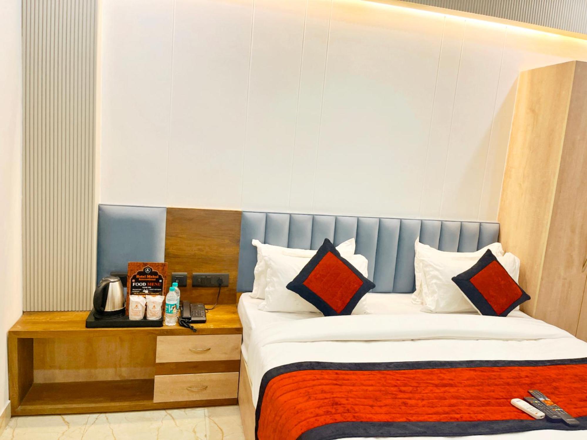 Mehul- A, Luxurious 5 Mint From Railway Station Hotel 4*