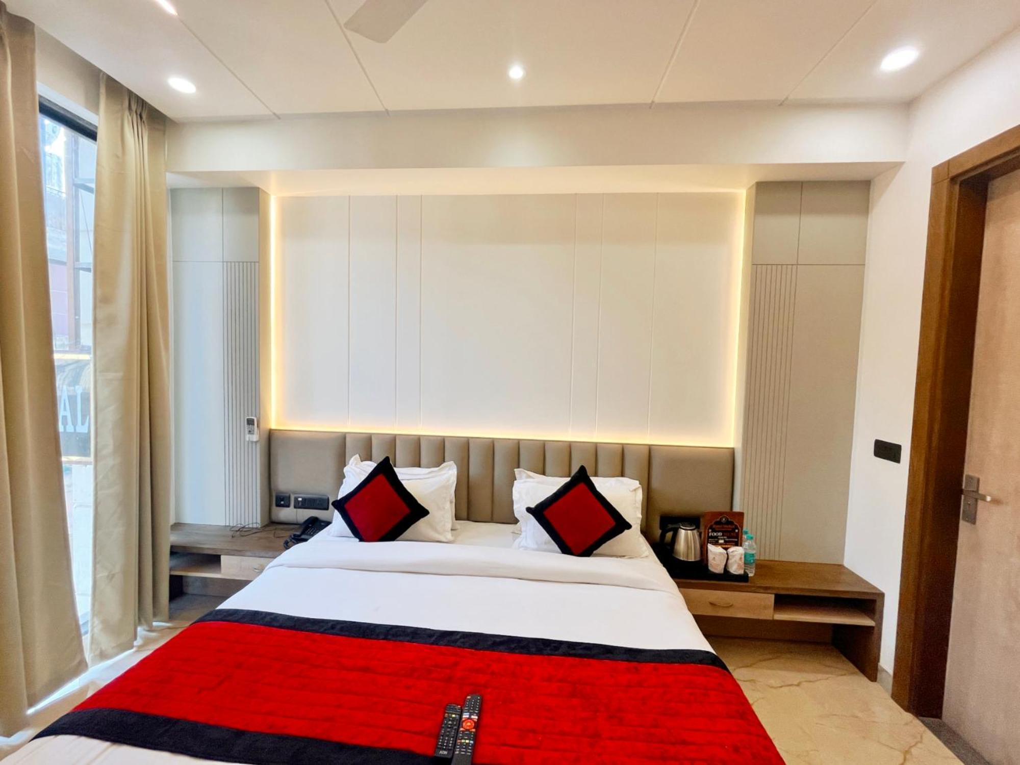 Mehul- A, Luxurious 5 Mint From Railway Station Hotel New Delhi