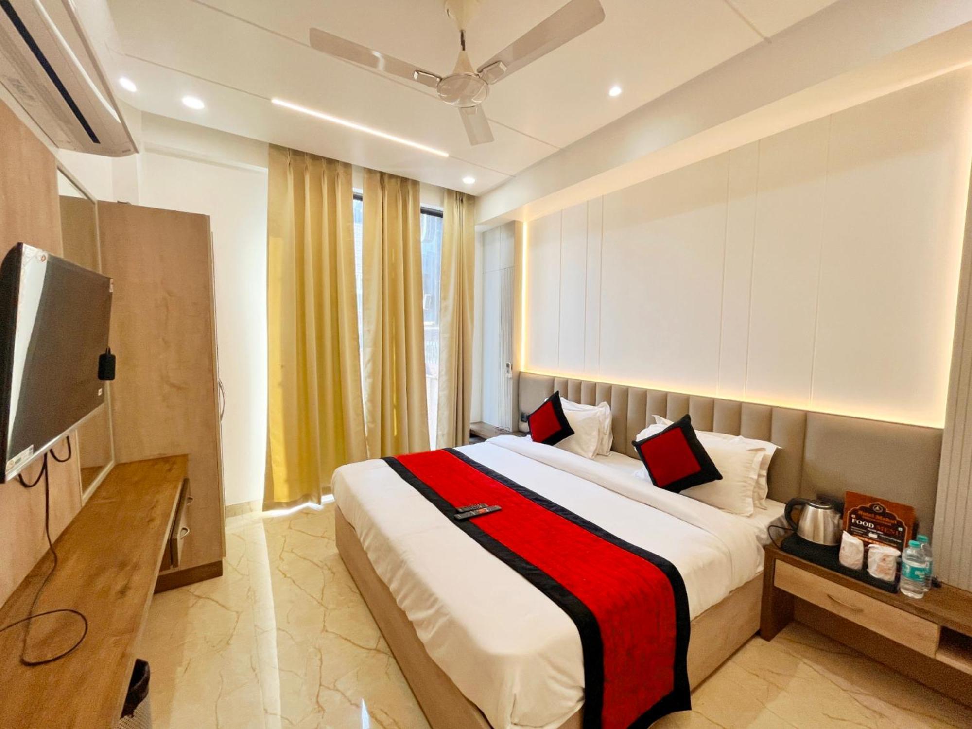 Mehul- A, Luxurious 5 Mint From Railway Station Hotel 4*