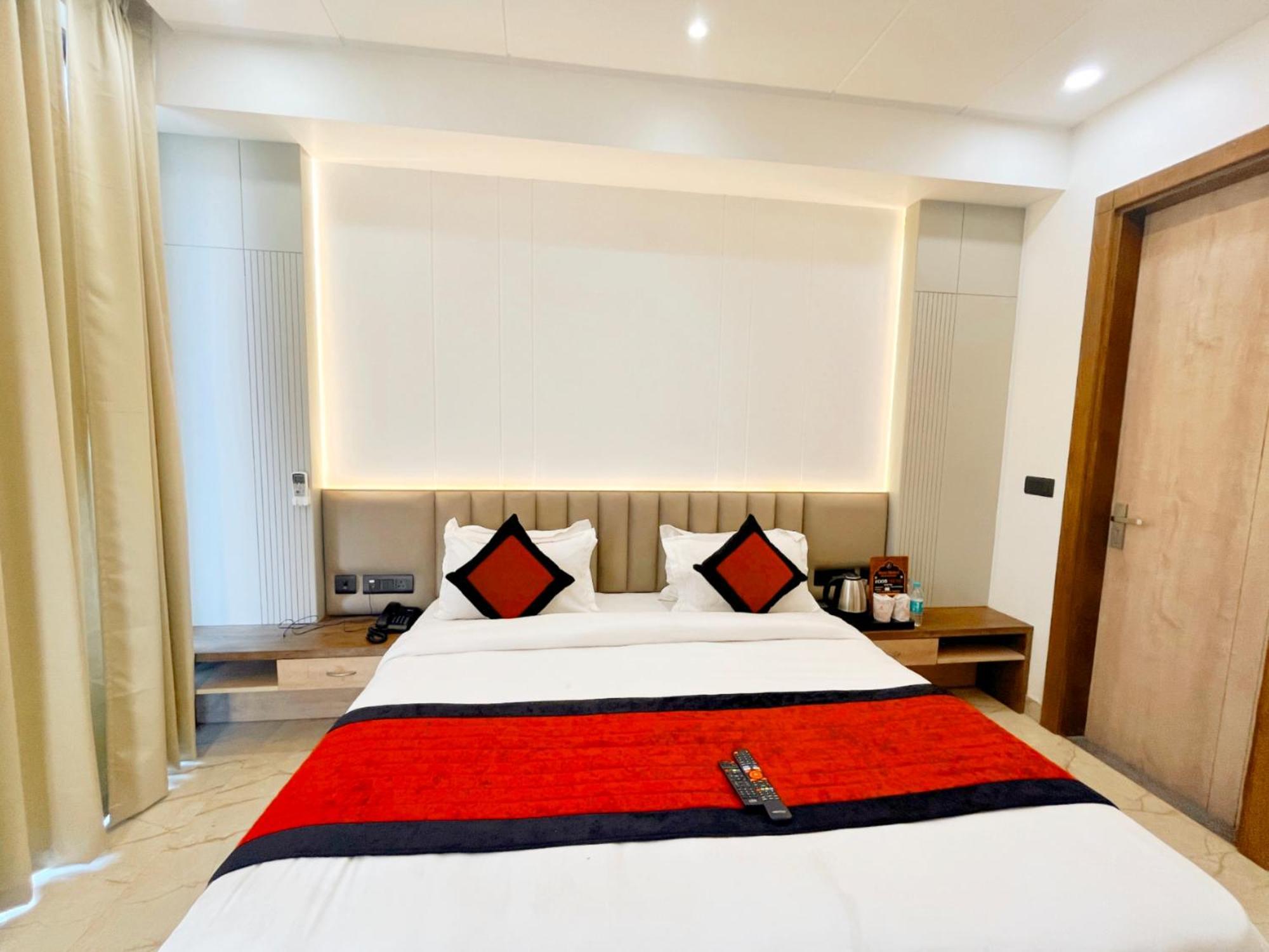 Mehul- A, Luxurious 5 Mint From Railway Station Hotel 4*