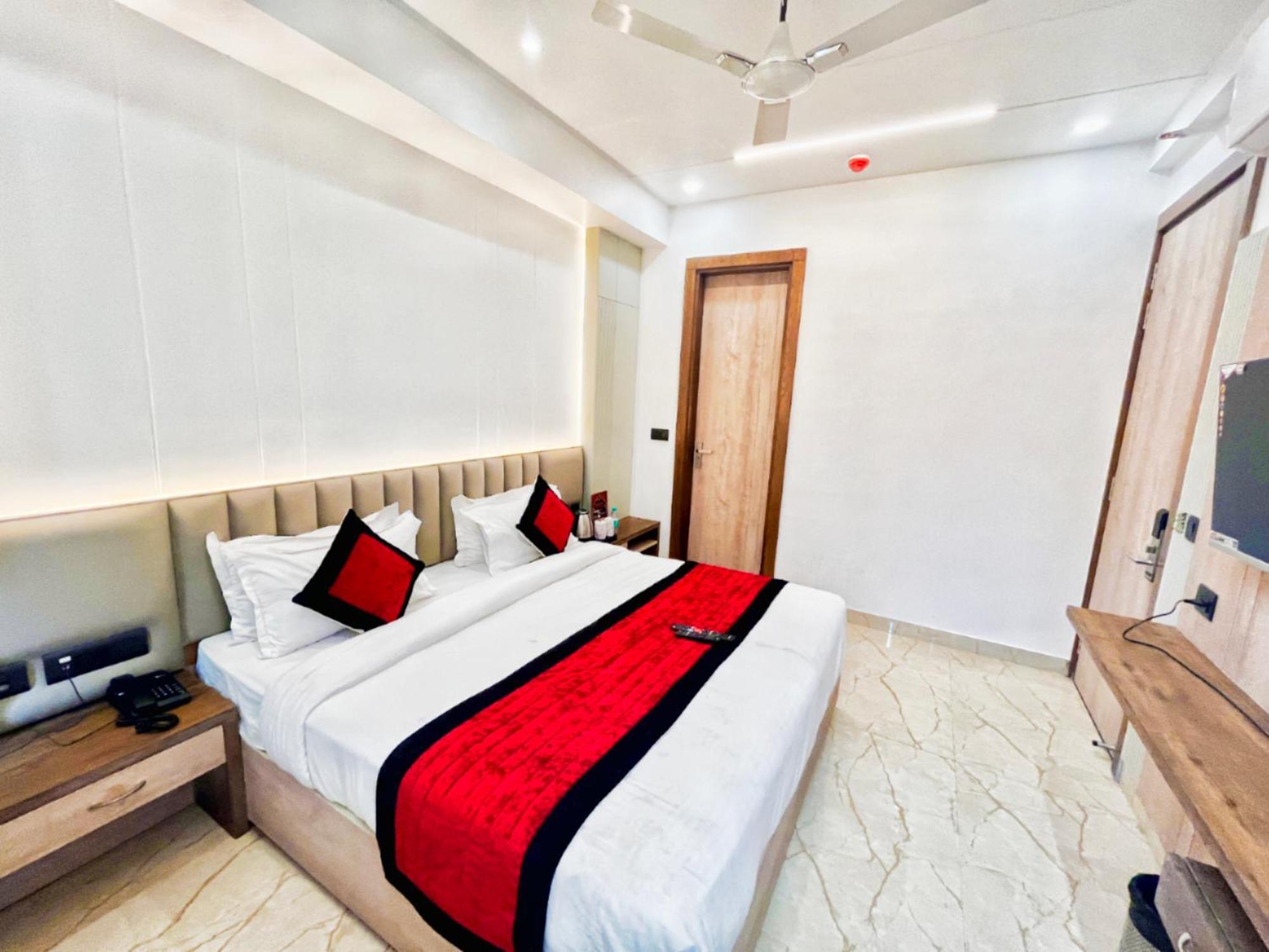 Mehul- A, Luxurious 5 Mint From Railway Station 4*