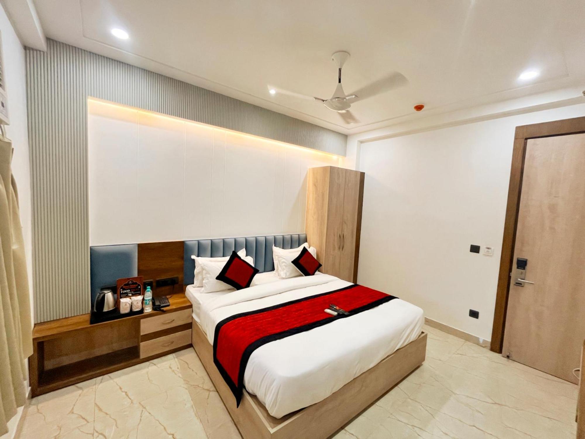 Mehul- A, Luxurious 5 Mint From Railway Station Hotel 4*