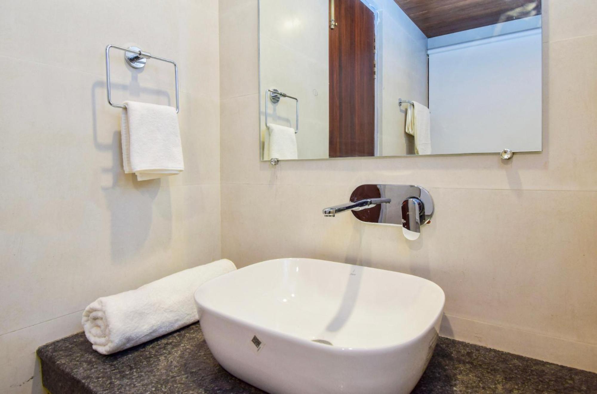 Hotel Mehul- A, Luxurious 5 Mint From Railway Station