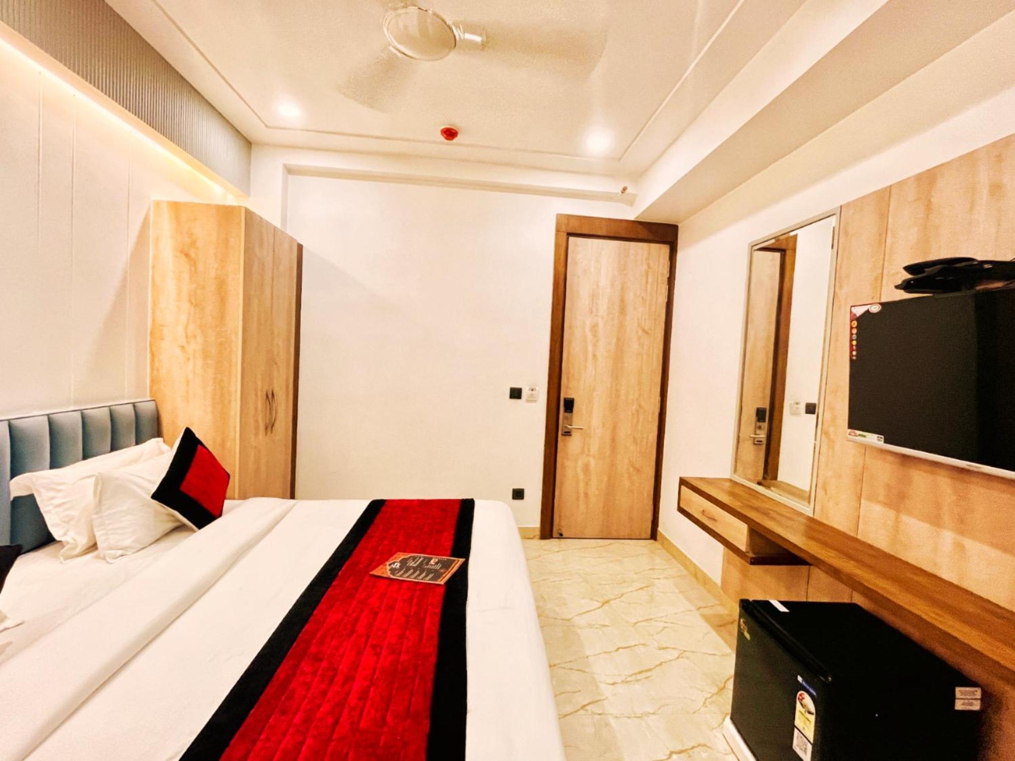 Hotel Mehul- A, Luxurious 5 Mint From Railway Station